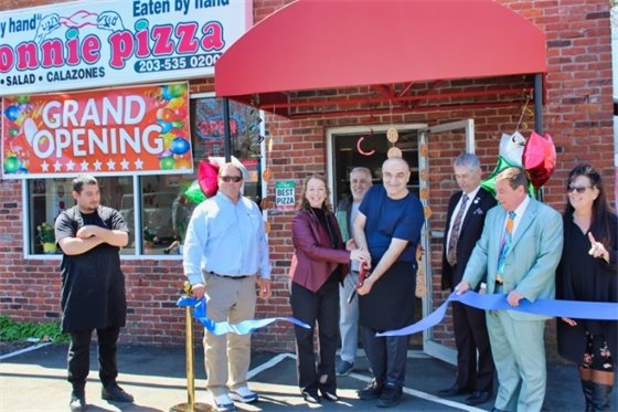 Ronnie Pizza celebrates grand opening under new ownership