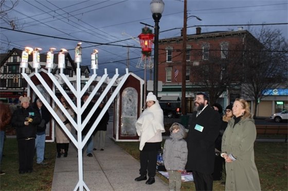 West Haven menorah lighting marks 5th night of Hanukkah