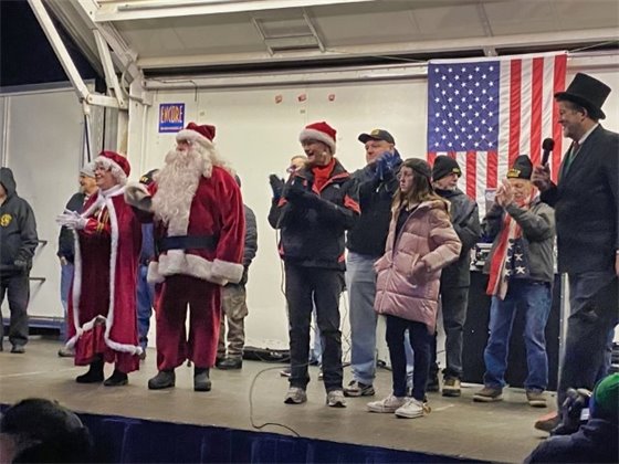 Vietnam veterans help Rossi light West Haven Christmas tree