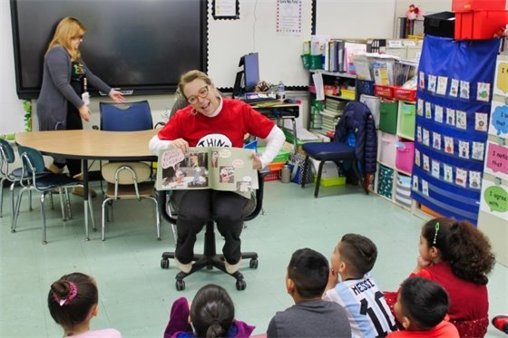 Borer brings reading tour to Washington School’s English Language program