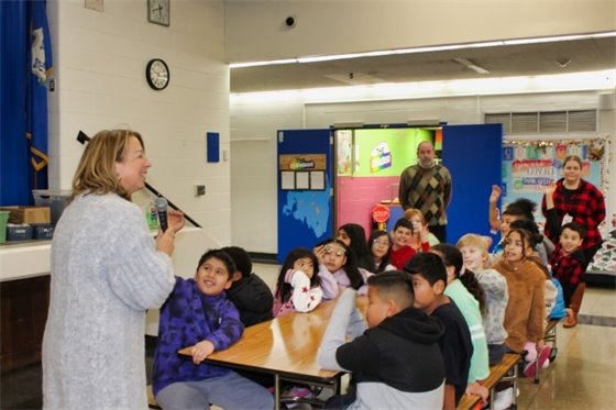 Savin Rock School 4th graders engage with Borer on the 3 branches of government