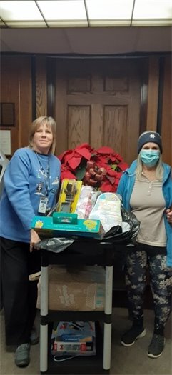 New Haven Ski Club brings holiday cheer to West Haven families